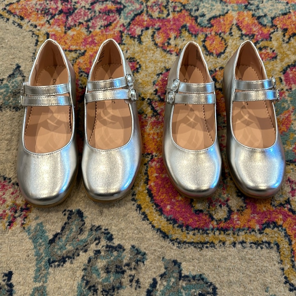 Girls silver Maryjane flats